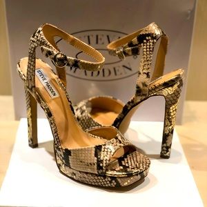 Steve Madden Women’s shoes size 9